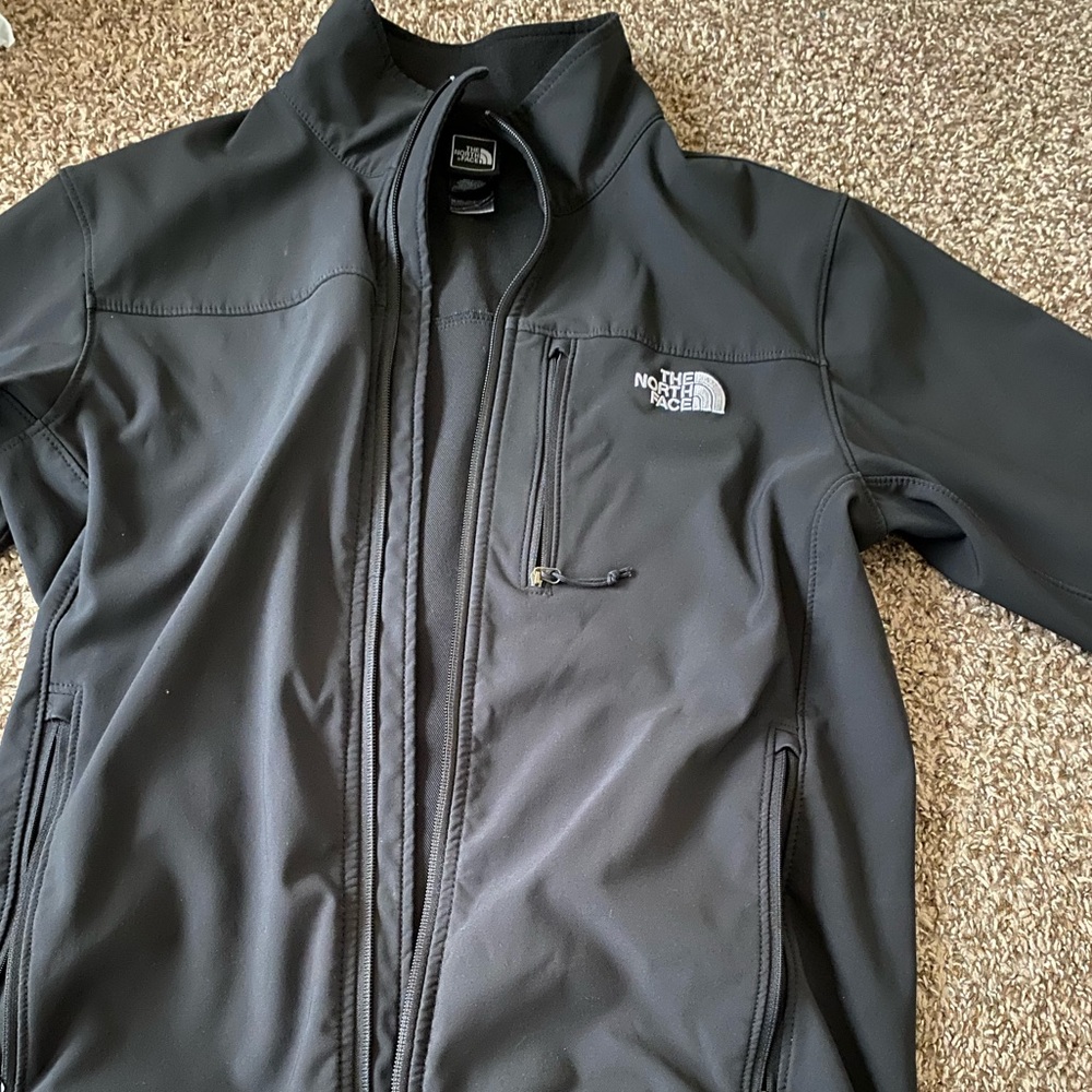 NORTH FACE JACKET IN MENS SIZE MEDIUM - Picture 1 of 2